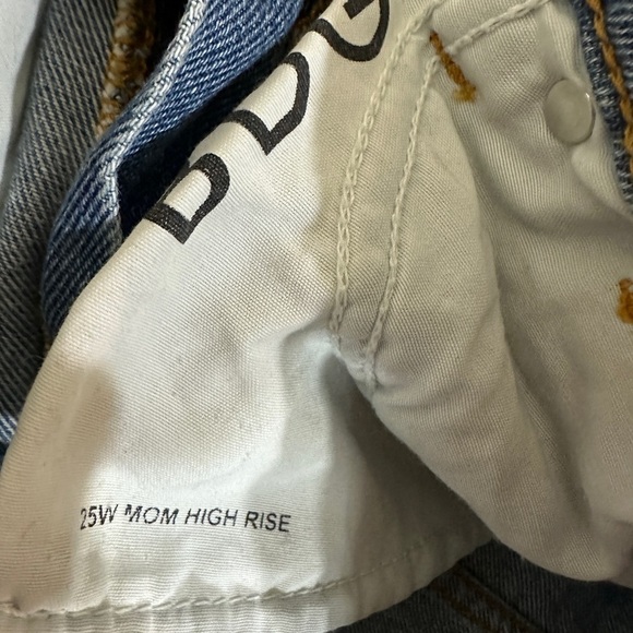 BDG Urban outfitters Womens Mom High Rise Destroyed Distressed jeans, sz 25 - Picture 5 of 5